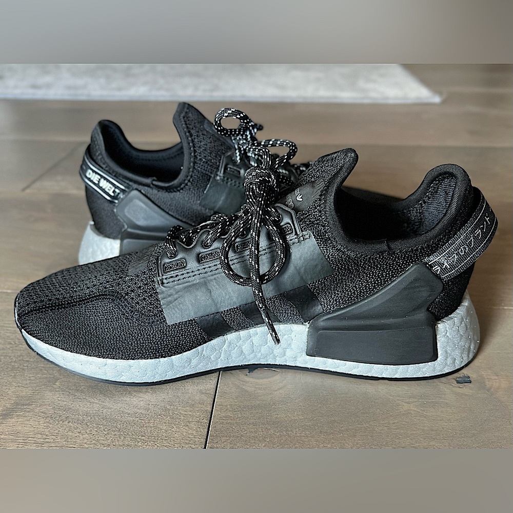 Adidas NMD_R1 V2 ‘Silver Boost’ Women’s sneakers